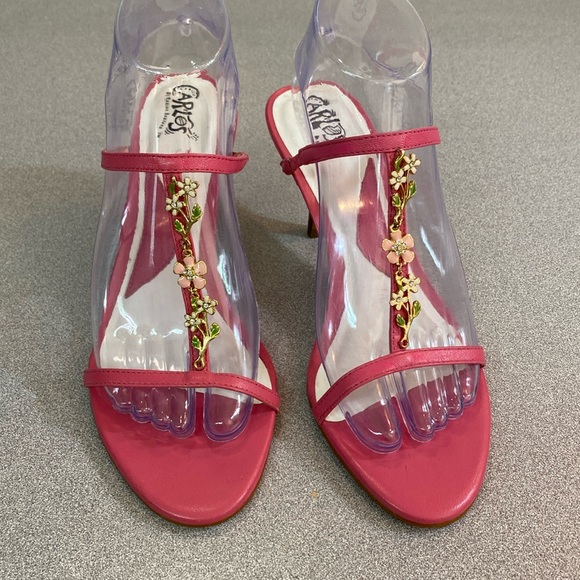 Carlos Santana - hot pink heels with metal flowers. Size 8 - Picture 2 of 10
